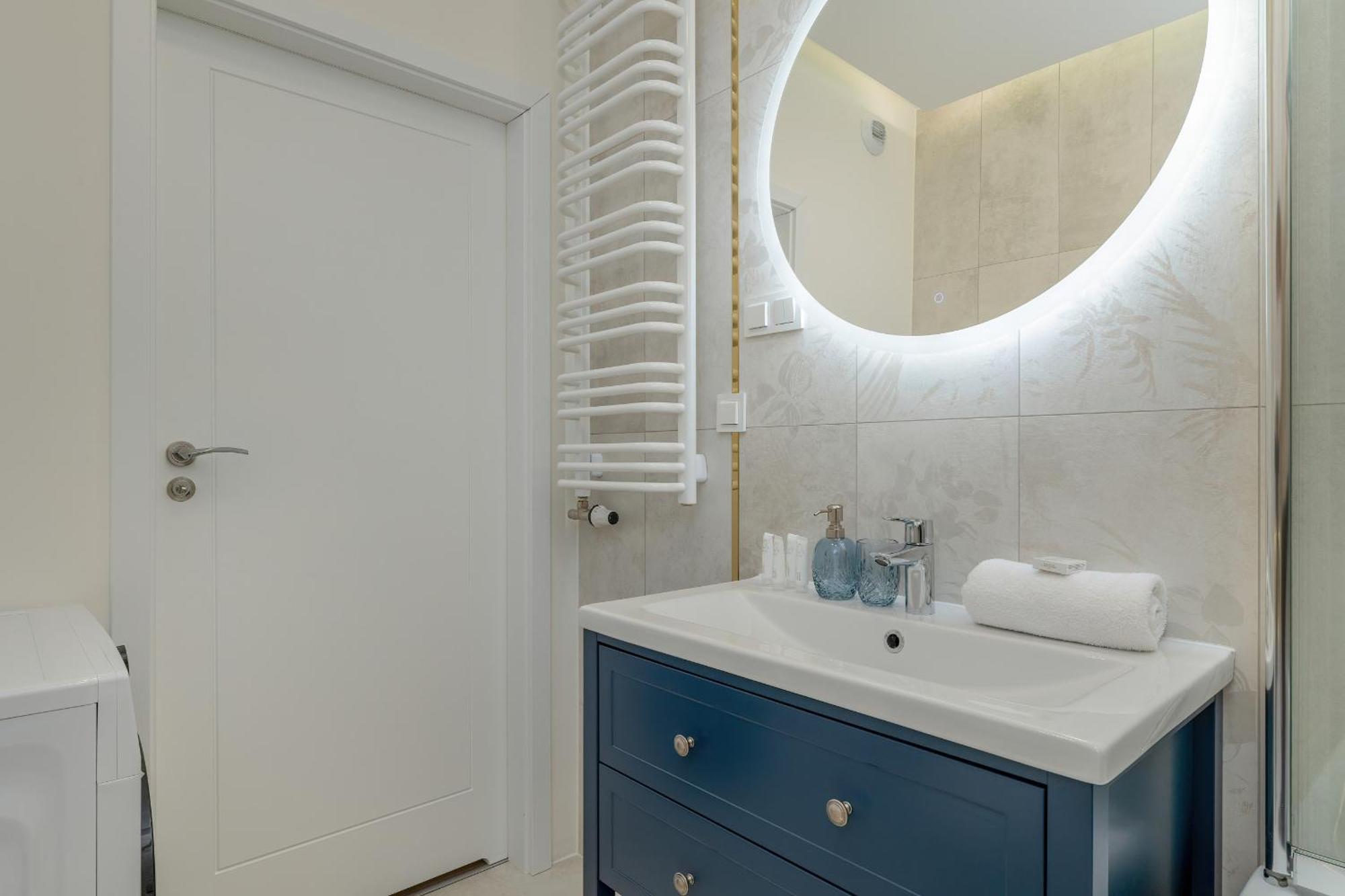 Cozy Apartment Orawska With Balcony By Noclegi Renters Krakow Bagian luar foto